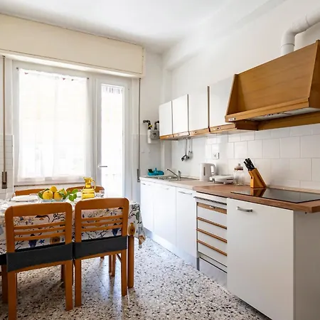 Guesthost - Casa Bina La Spezia