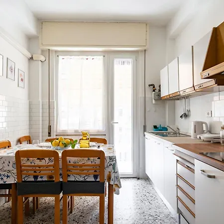 Guesthost - Casa Bina La Spezia