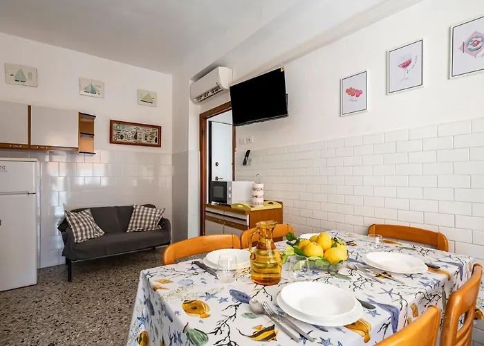 Guesthost - Casa Bina * La Spezia