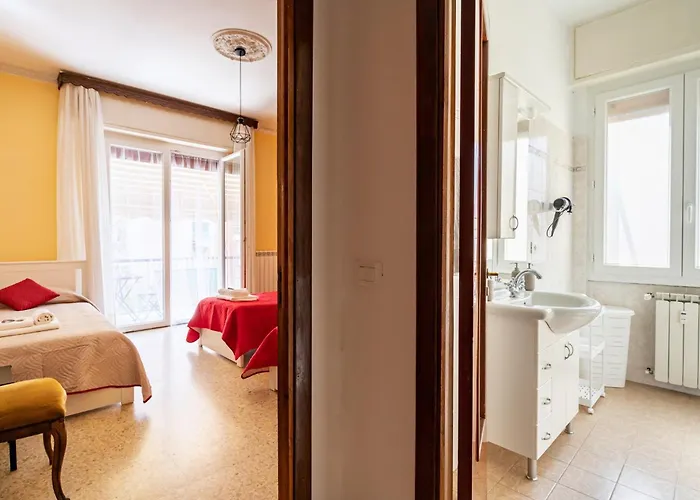 Lägenhet Guesthost - Casa Bina La Spezia